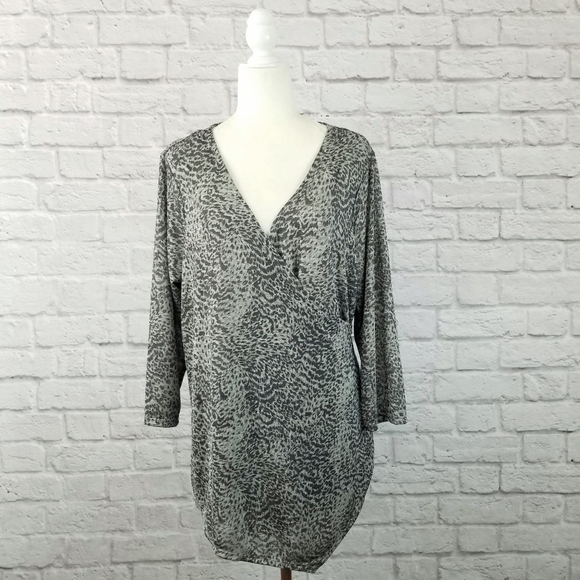 Jennifer Lopez gray animal print wrap style 3/4 sleeve top women's size 1X - Picture 2 of 9